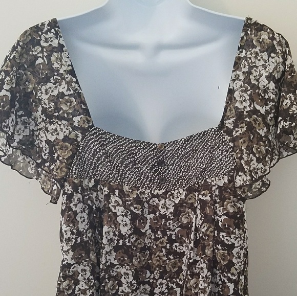 🌼Apt.9 Top🌼 3 for $15 - Picture 3 of 8