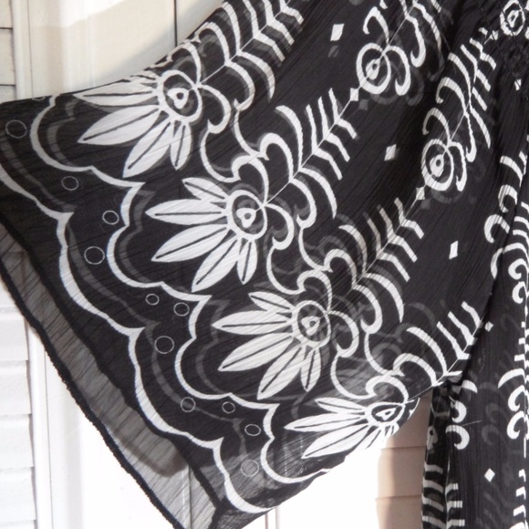 Marianne:  Semi-Sheer Boho 55% SilkTop (L) - Picture 8 of 8