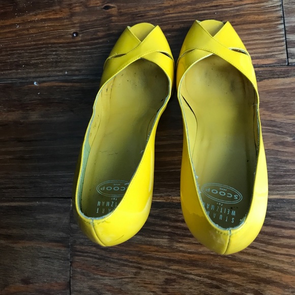 Yellow Stuart Weizmann peep toe pumps, size 7M - Picture 2 of 5