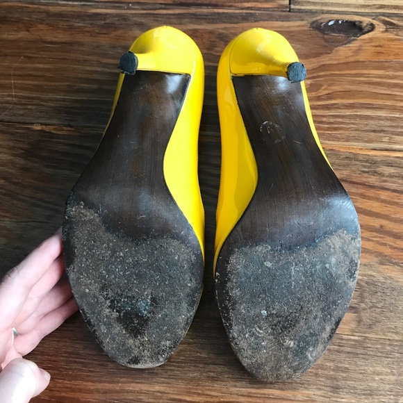 Yellow Stuart Weizmann peep toe pumps, size 7M - Picture 5 of 5