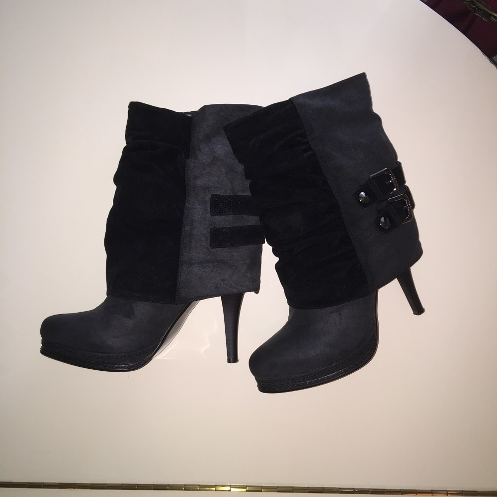 Suede Bucco Boots sz 8 Grey & Black