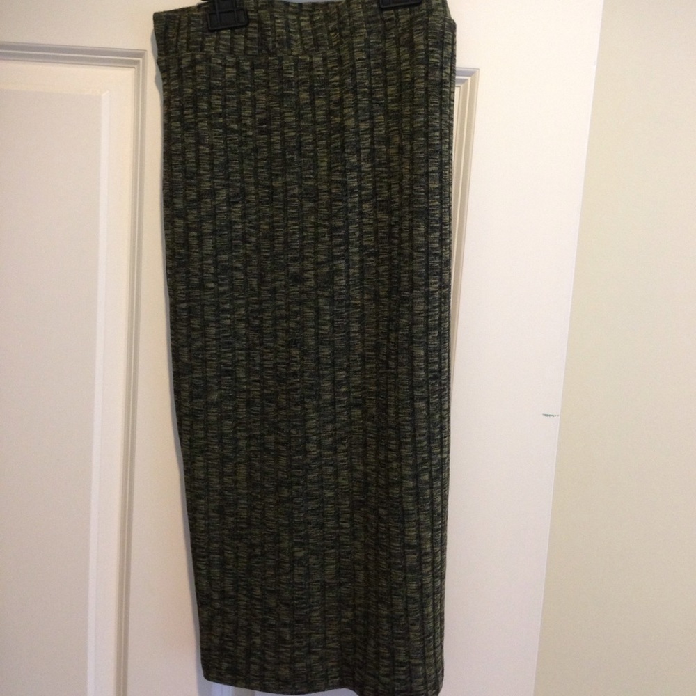 Ribbed olive green skirt