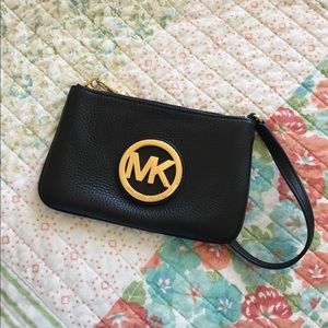 MICHAEL KORS ZIP WRISTLET