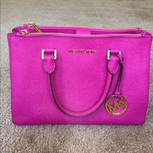 🎈 Closet Clear Out  🎈 Michael Kors Sutton Purse
