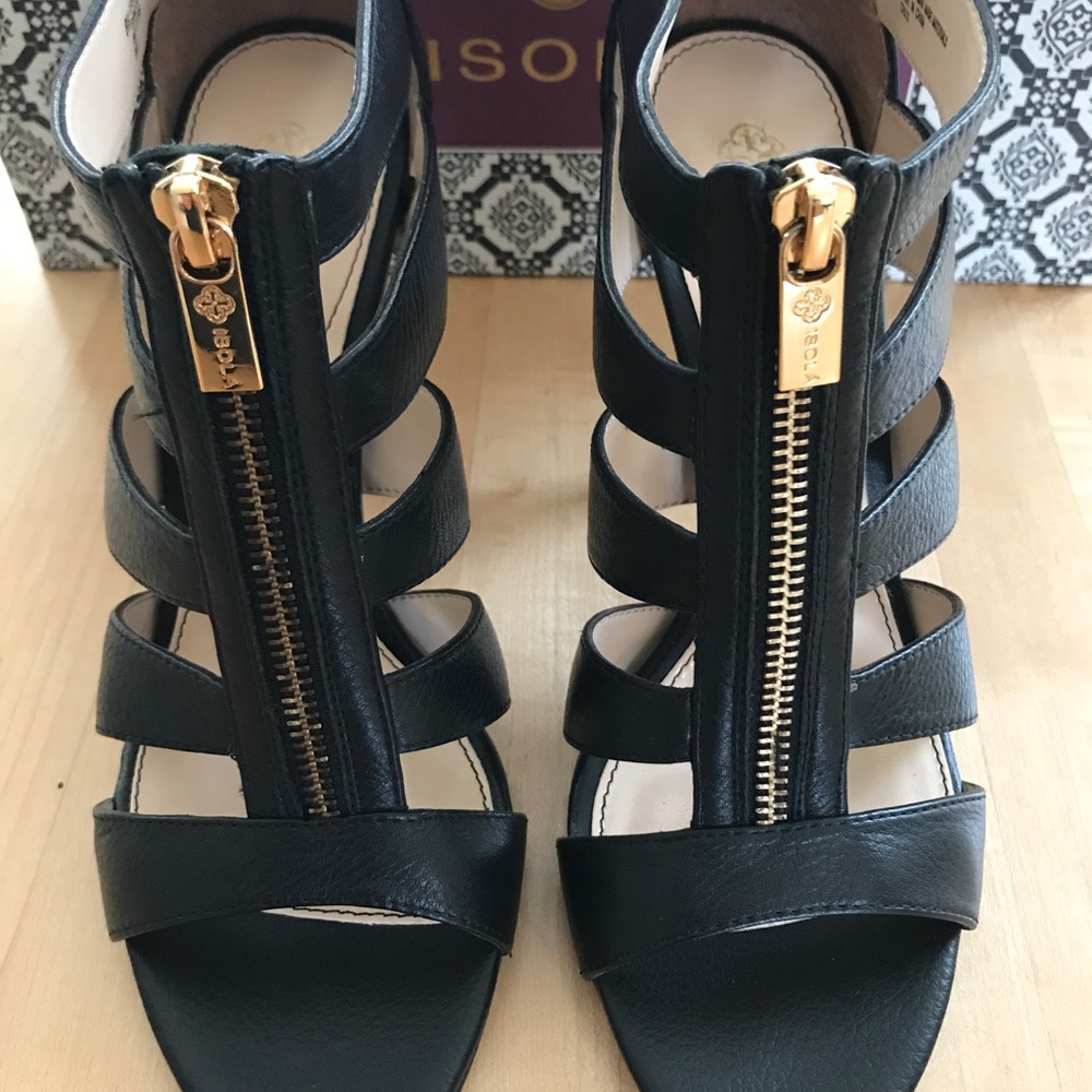 Cutout black heel
