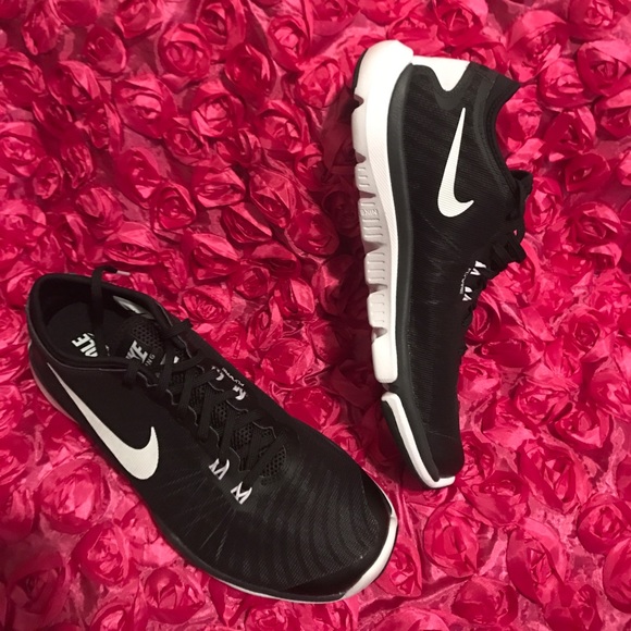 Nike Shoes - Women's Nike training flex supreme TR4