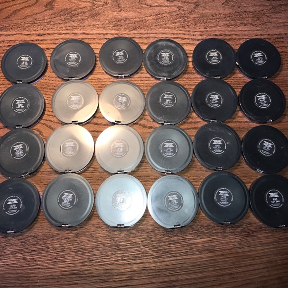 Cover FX Pressed Mineral Foundation - Picture 2 of 5