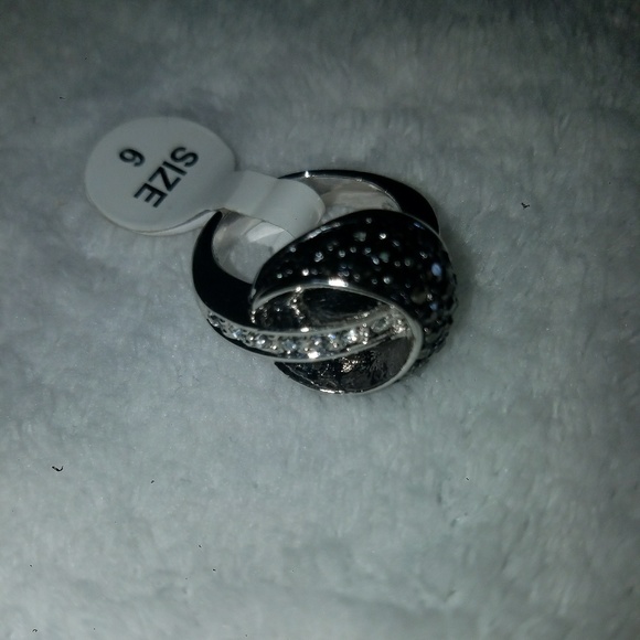 ring - Picture 1 of 2