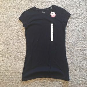 Black scoop neck tee