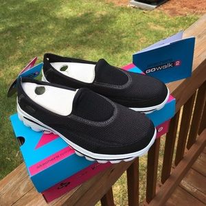 ♠️ NEW Skechers Go Walk 2 Black & White ♠️