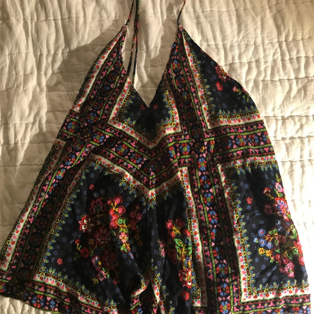 Urban Outfitters halted floral top size S