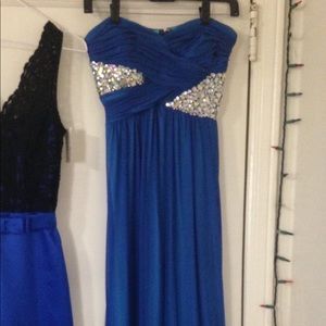 STRAPLESS DRESS!!