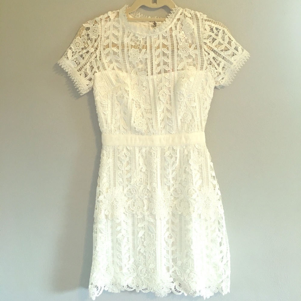 White lace sleeved mini dress