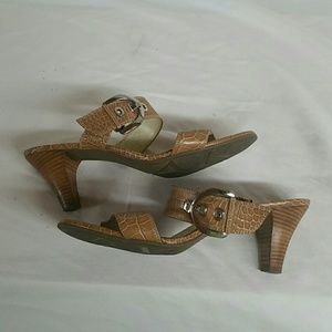 REDUCED!! Anne Klein I flex LEATHER  Tan Sandals