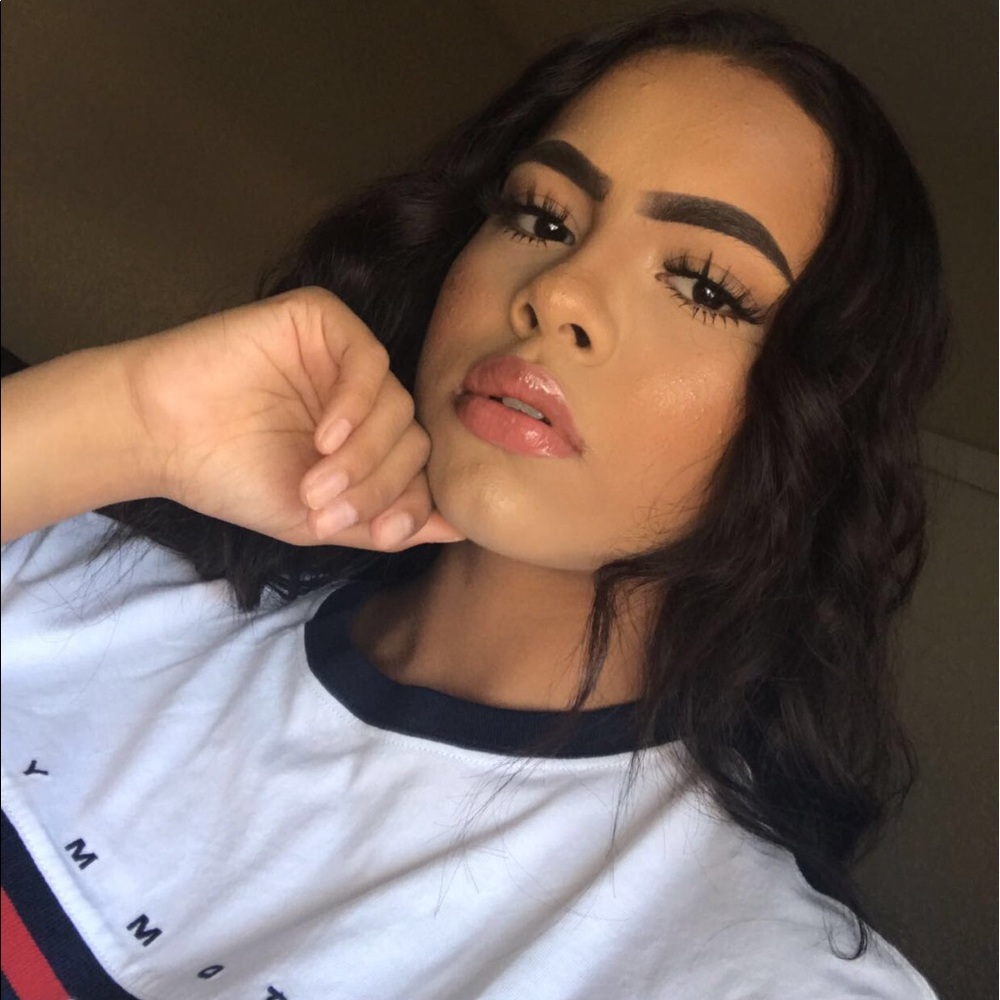 Meet your Posher, Abigail