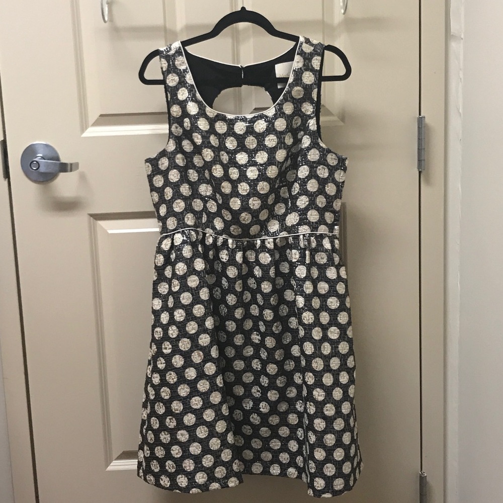 Women's Dress. Size Large.