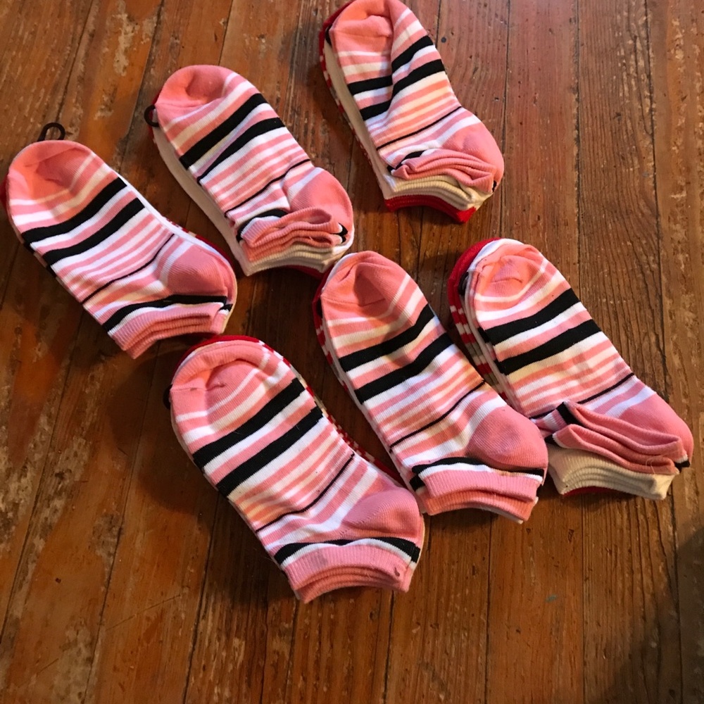 SOLD!!!! NewYork &Co no show socks