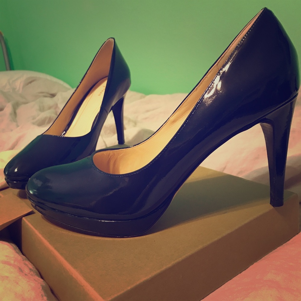 Cole Haan Navy Patent Chelsea Pumps w Nike Air
