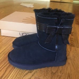 BNWT UGG Josette Leather Bow Boot in Black