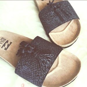 Billabong weeping willow slides