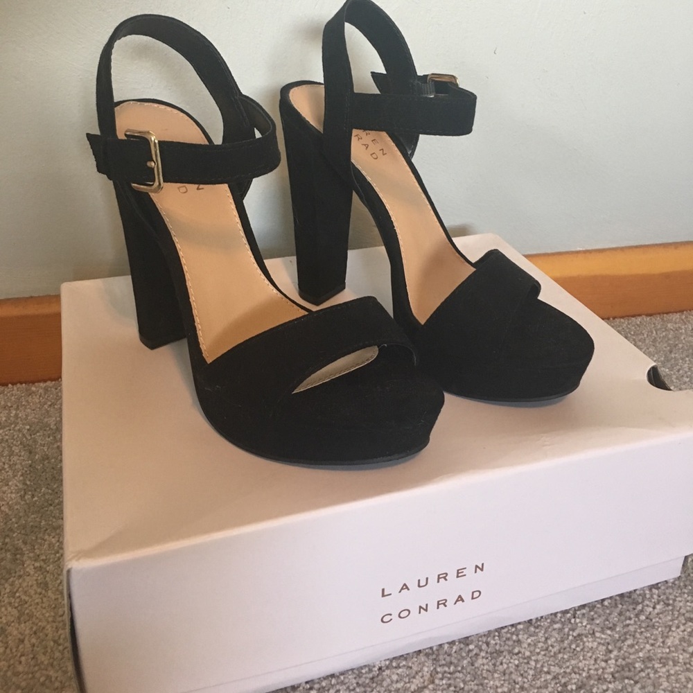 Lauren Conrad black suade sandles. 3.5 inches