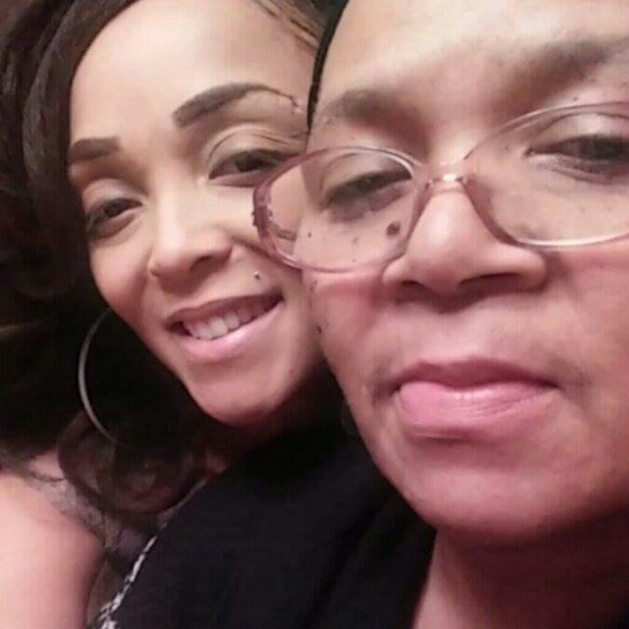 Meet your Posher, Stephanie - Picture 3 of 7