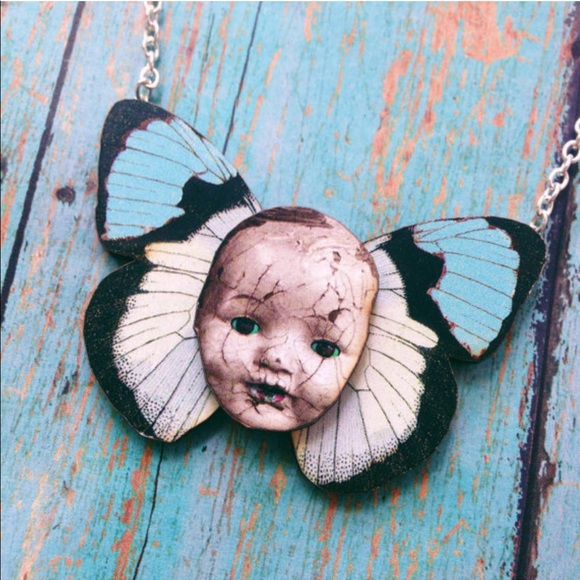babydoll head & butterfly necklace - Picture 2 of 3