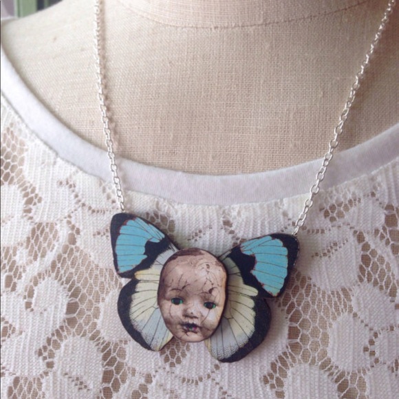 babydoll head & butterfly necklace - Picture 3 of 3