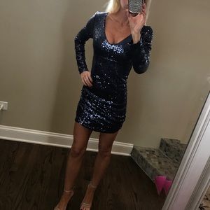 Beautiful Wyldr sequin mini from Revolve! Size XS