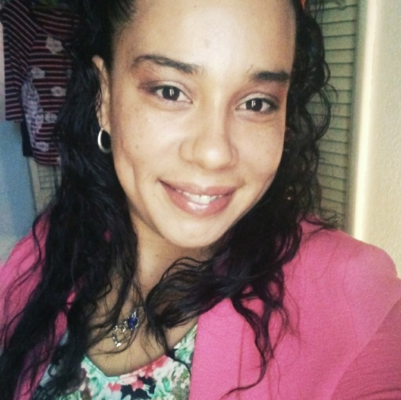 Meet your Posher, Sara - Picture 2 of 2