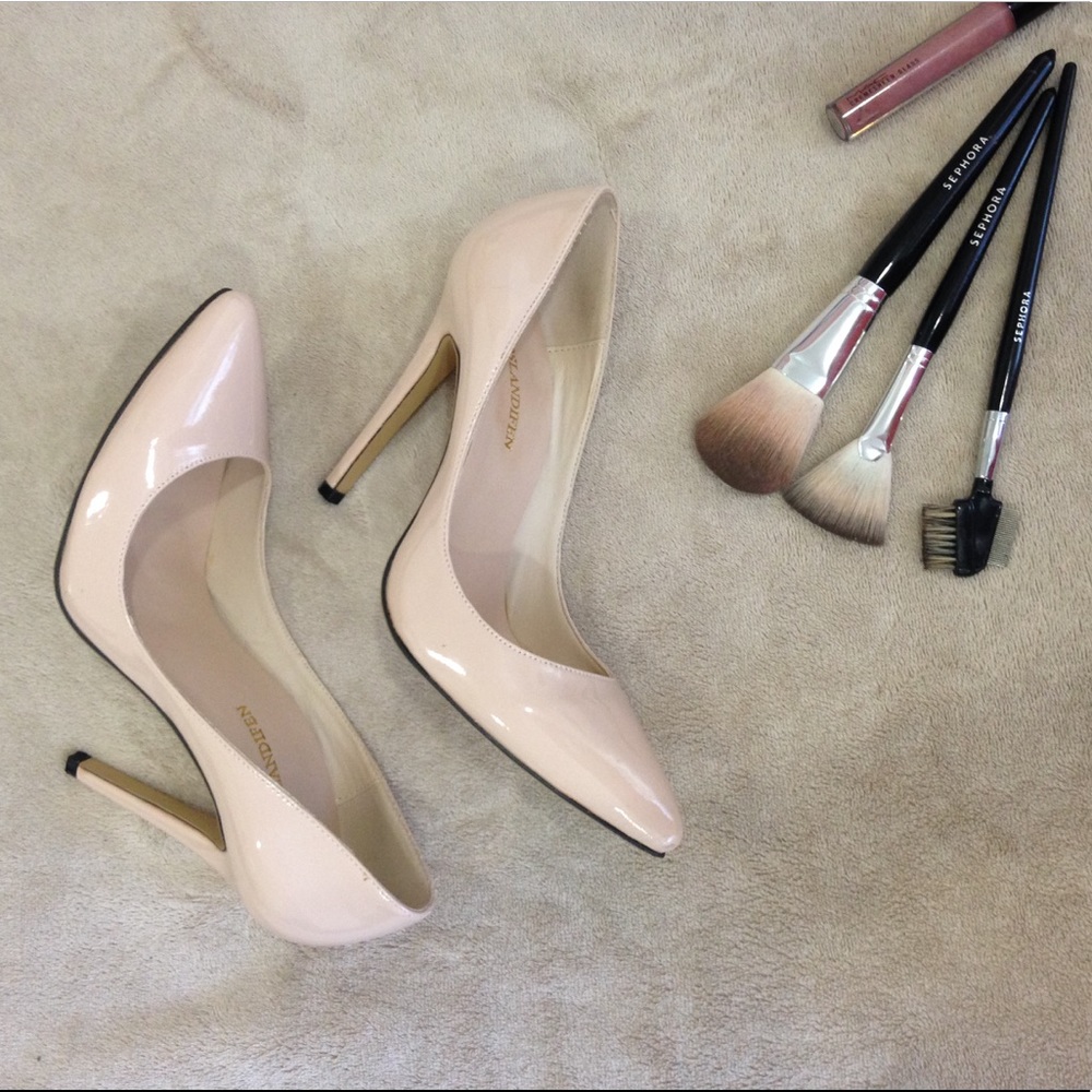 Pointed toe pumps!