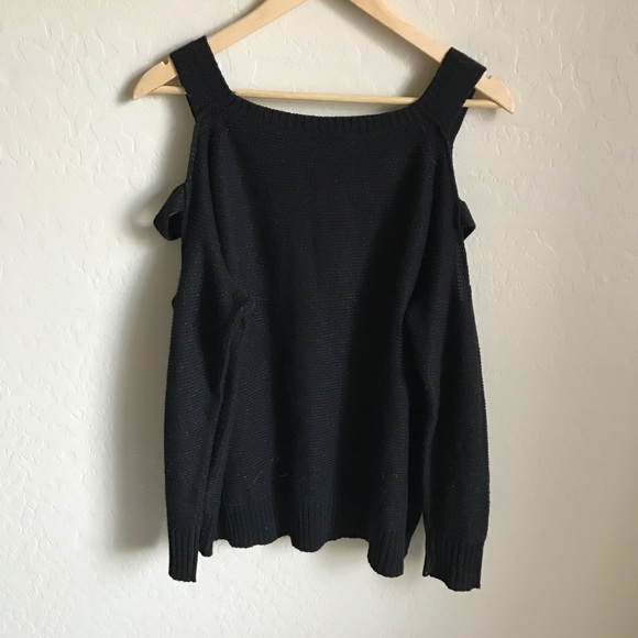 SOLD ON ANOTHER SITE TORRID SIZE 1 COLD SHOULDER - Picture 3 of 5