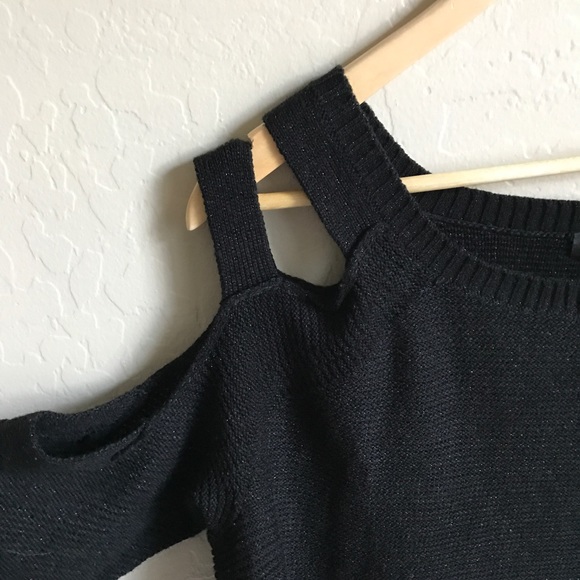 SOLD ON ANOTHER SITE TORRID SIZE 1 COLD SHOULDER - Picture 4 of 5