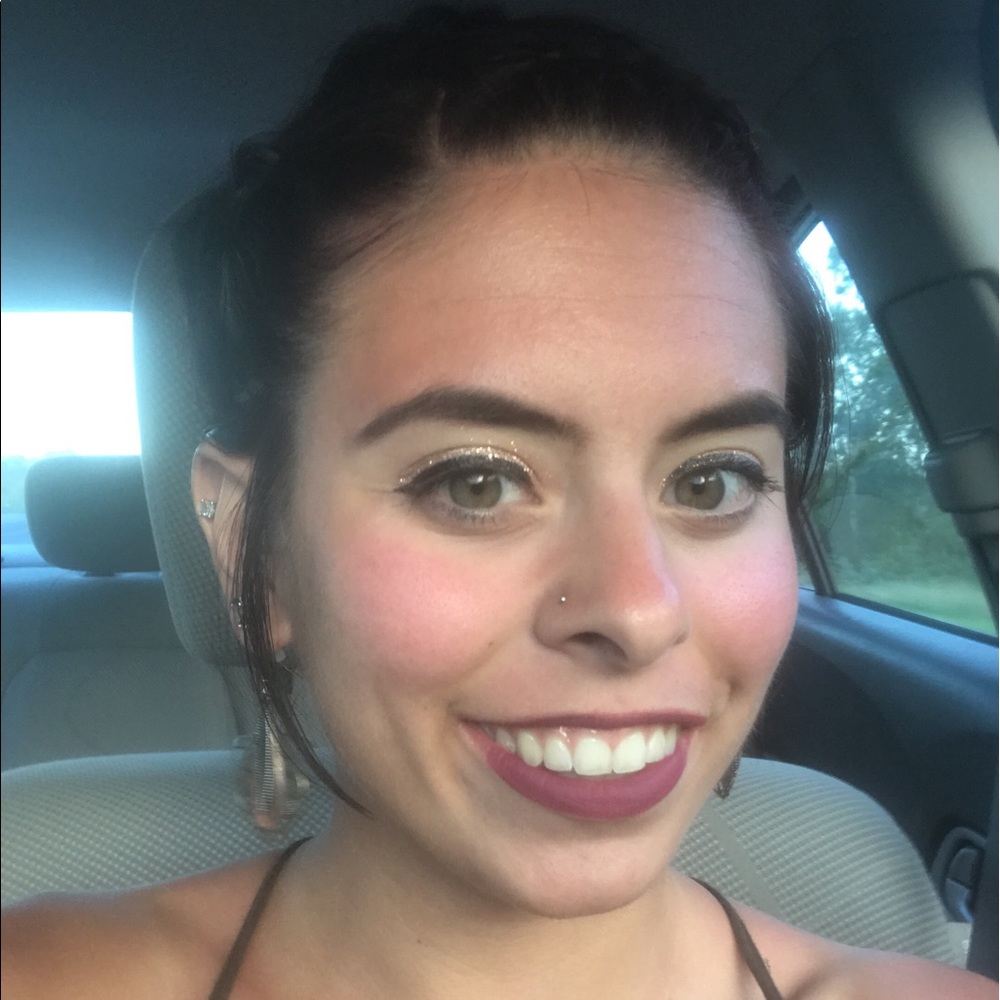 Meet your Posher, Danielle