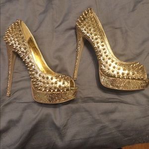 Steve Madden Awwesome heels size 10 light wear