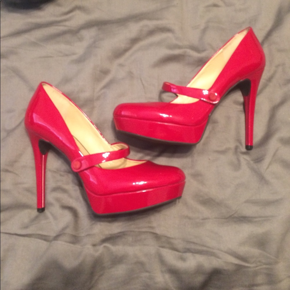Jessica Simpson bogart heels red so 9.5