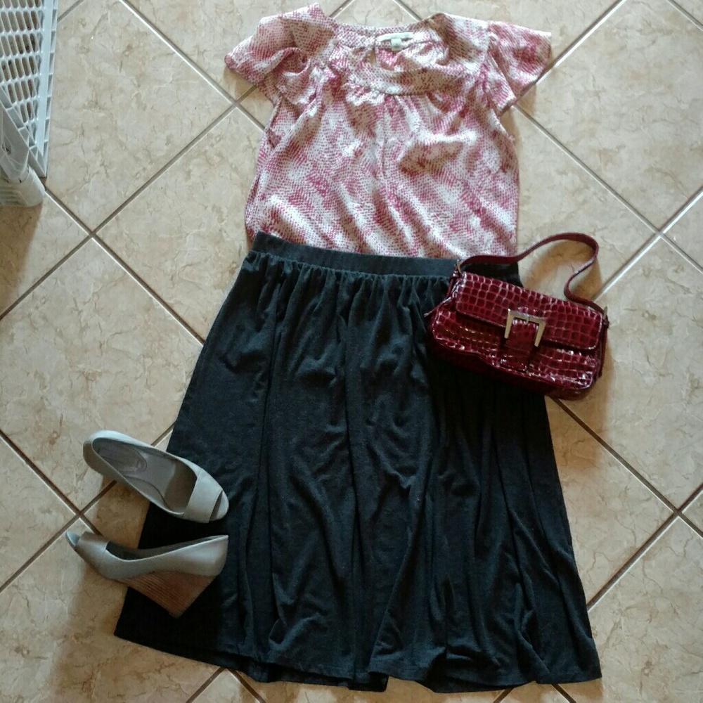 Comfortable Gap Grey Skirt Size L. EUC!