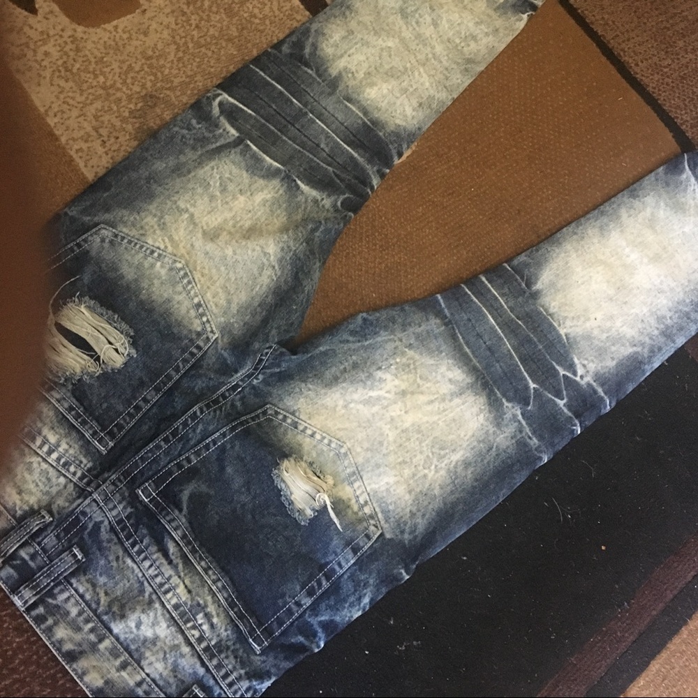 Jeans ๐ - Picture 4 of 8