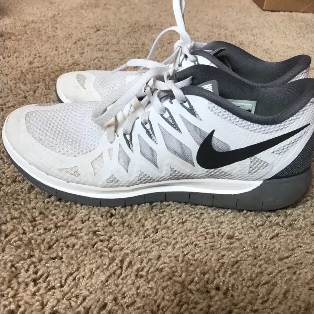 Women's Nike tennis shoes size 9.5