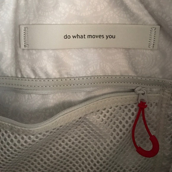 New Lululemon everything bag in olive - Picture 5 of 7