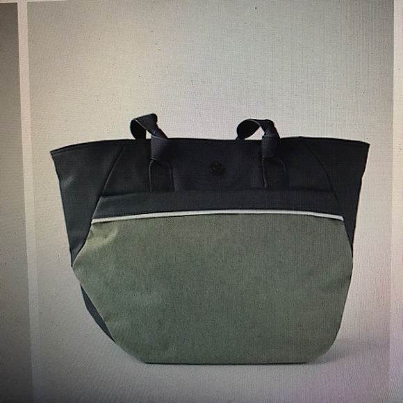 New Lululemon everything bag in olive - Picture 2 of 7