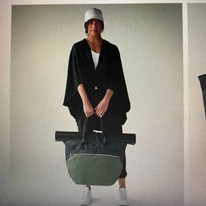 New Lululemon everything bag in olive