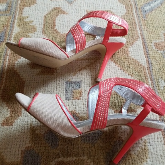 Tahari "Laine" so very cute heels Size 6 1/2 - Picture 4 of 4