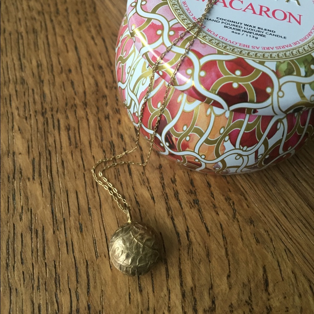 Dainty gold necklace