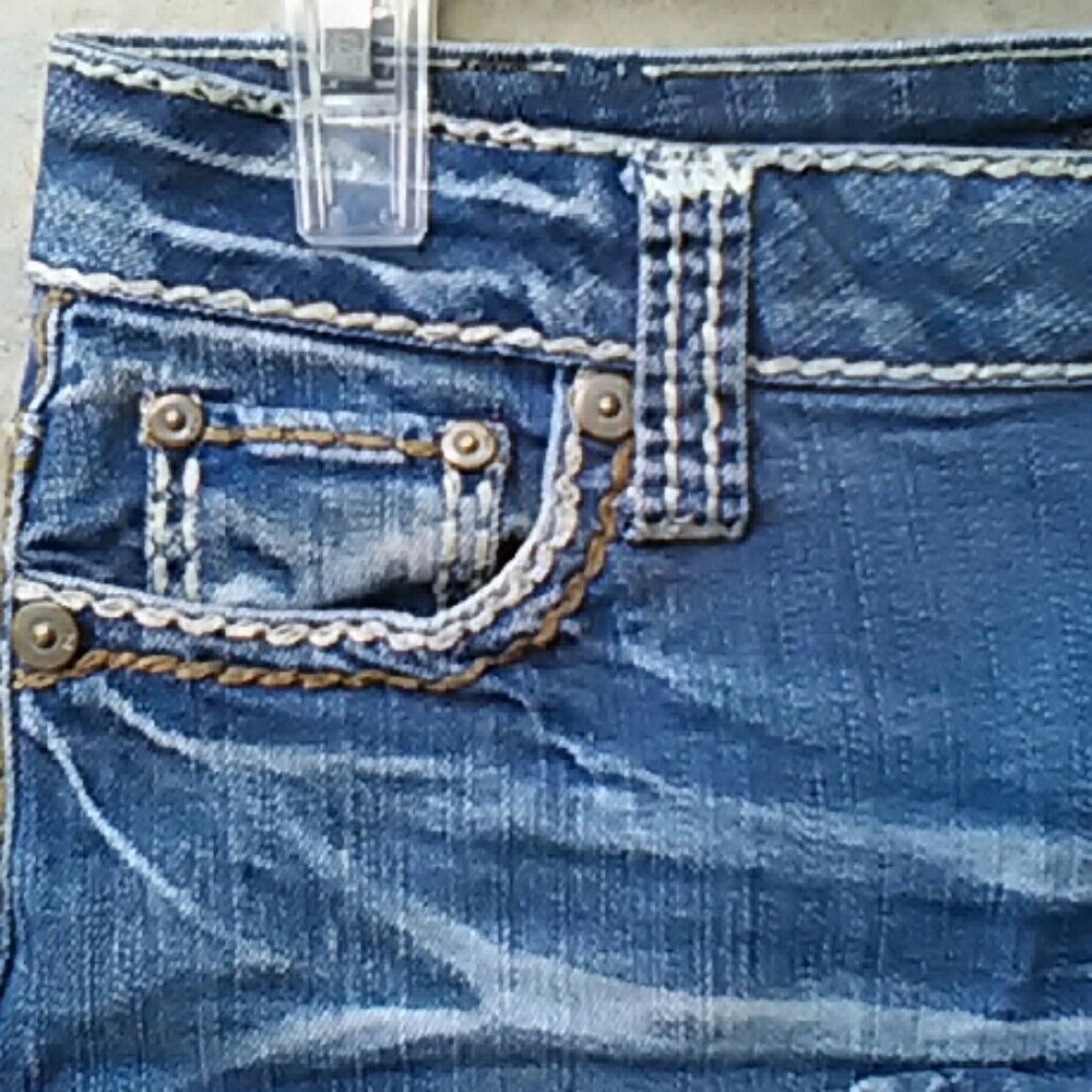 ~Z2 Denim Jean Shorts Distressed Acid Wash Distress Copper Threadwork Adorned 5 - Picture 2 of 4