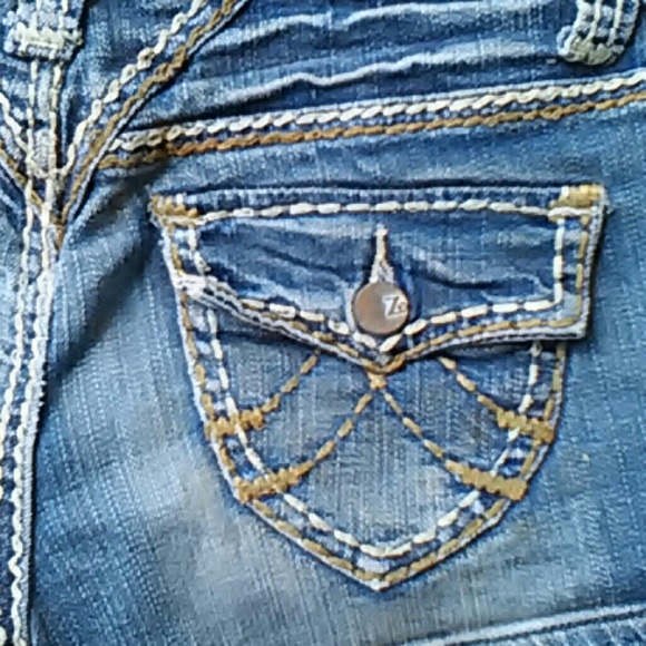 ~Z2 Denim Jean Shorts Distressed Acid Wash Distress Copper Threadwork Adorned 5 - Picture 4 of 4