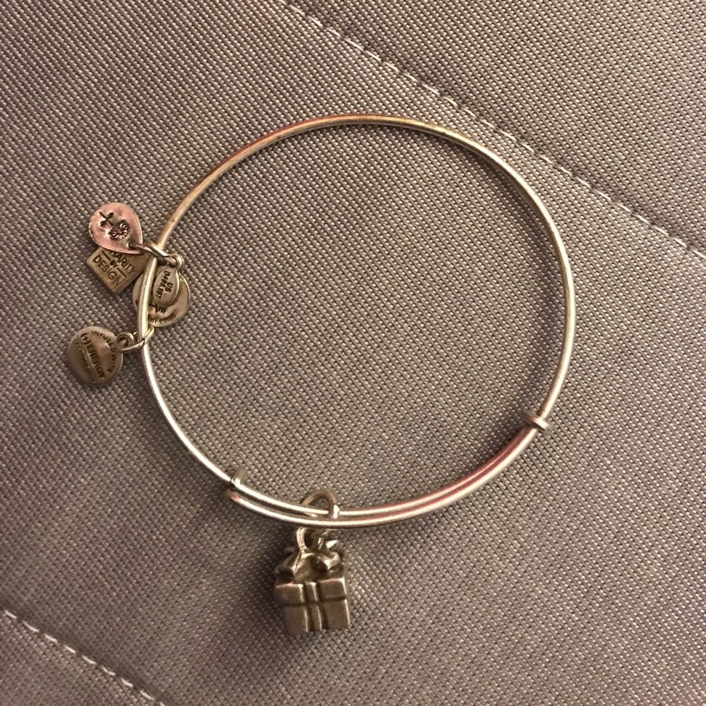 gift box bracelet