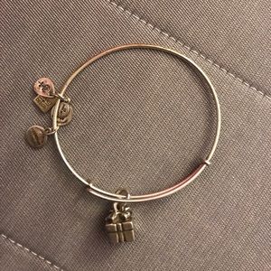 gift box bracelet