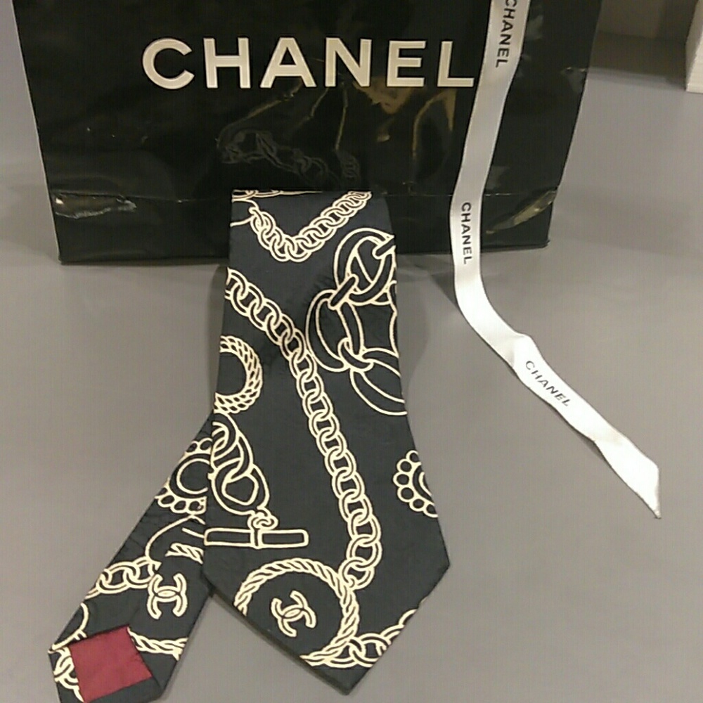 👌👌HP👌👌💯 vintage Chanel tie