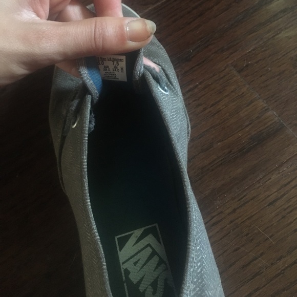 CLOSET CLOSING - Picture 2 of 5